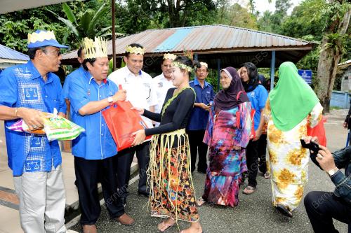 KL06_04112012_AHMAD_BANTU