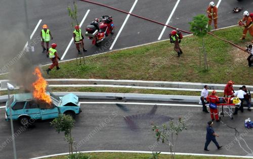 LATIHAN BOMBA DAN PENYELAMAT