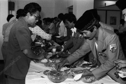 PEMUDA-PEMUDI INDONESIA