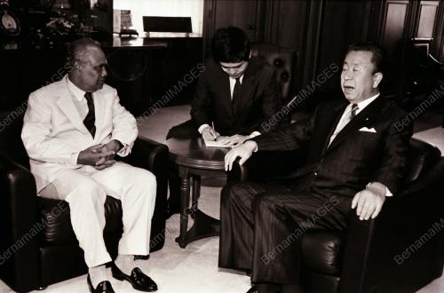 YAB ENCIK ABDUL GHAFAR BABA