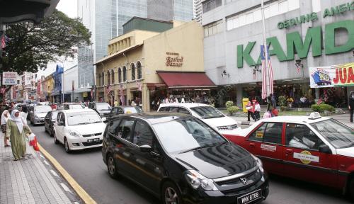 KESESAKAN JALAN RAYA