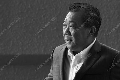 DATUK SERI BUNG MOKHTAR RADIN