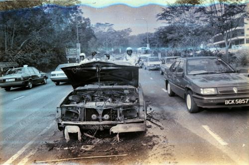 KERETA VOLVO TERBAKAR DI JALAN SEMANTAN