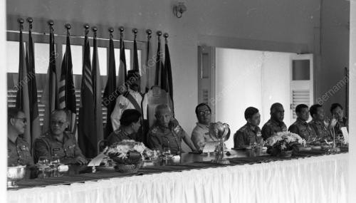 KL06_06042015_AGONG_PISAH