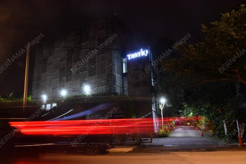 REKA BENTUK TROPICAL BRUTALISM TARIKAN MUSALLA AL-ABRAR