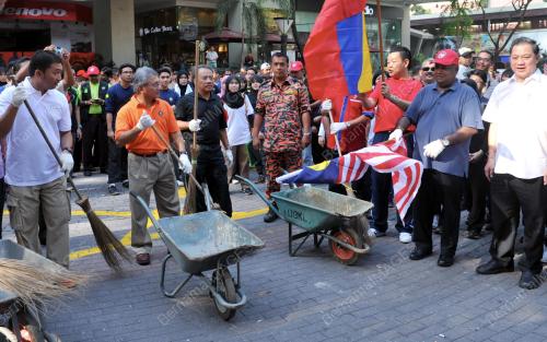 KL06_06072013_GOTONG_ROYONG