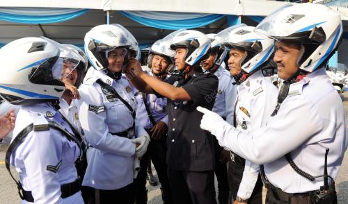 KL06_06072015_HELMET_POLIS