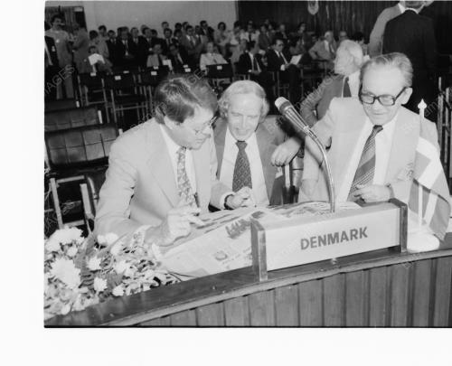 DATUK HUSSEIN PRESIDES AT SIGNING OF EEC