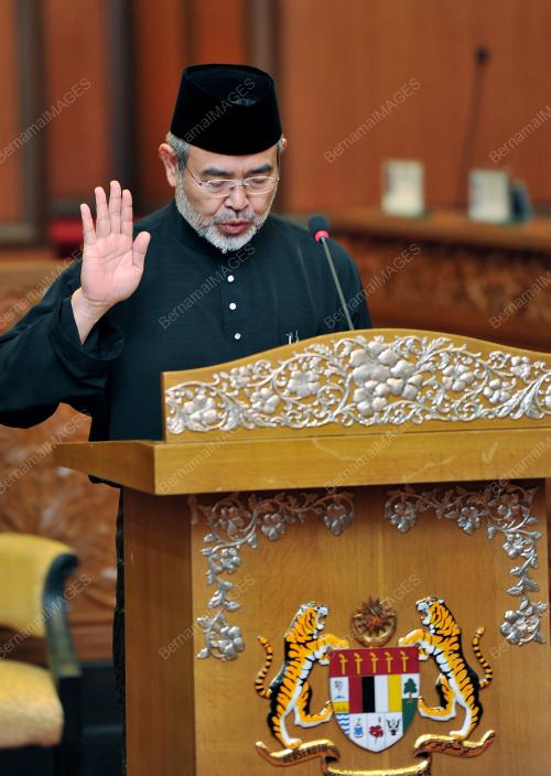 DATUK DR JOHARI MAT