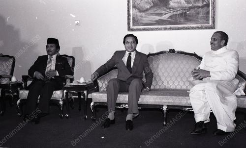 PRESIDEN PAKISTAN MUHAMMAD ZIA-UL-HAQ