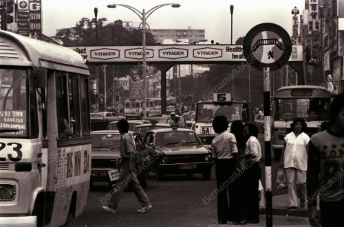 PEJALAN KAKI PANJAT PAGAR