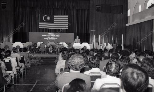 KL06_08012015_PM_FORUM_INTAN