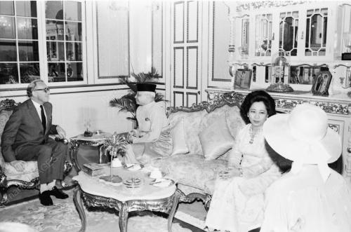 Lord Carrington mengadap Agong