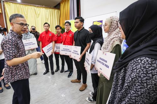 FAHMI FADZIL