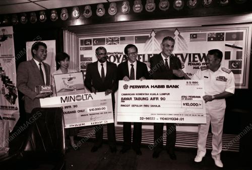 KETUA NAVAL TERIMA CEK