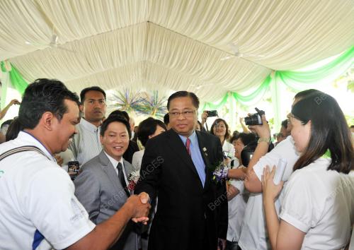 DATUK SERI ISMAIL SABRI YAAKOB
