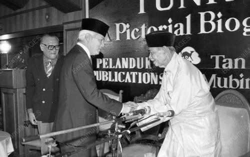 KL06_08102015_BIOGRAFI_TUNKU