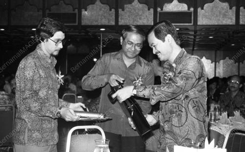 KL06_08102015_MAKAN_MALAM