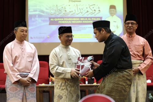 SENATOR DATUK DR MOHD NA'IM MOKHTAR