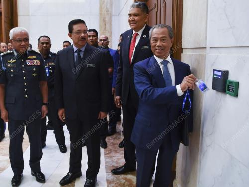 TAN SRI MUHYIDDIN YASSIN