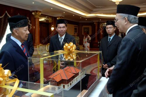 TUANKU ABDUL HALIM MU'ADZAM SHAH