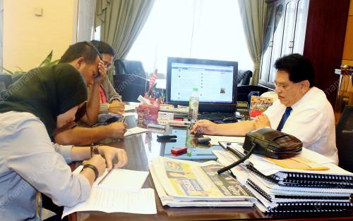 KL06_09112012_S_U_AGUNG_UMNO