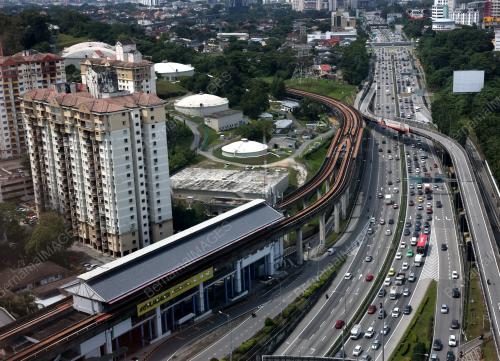 LALUAN LRT KELANA JAYA TERGENDALA