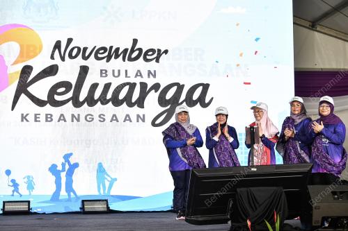 DATUK SERI DR WAN AZIZAH WAN ISMAIL