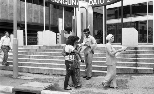KL06_10032015_KLSE