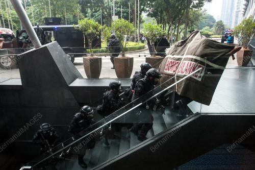 KL06_10072017_LATIHAN