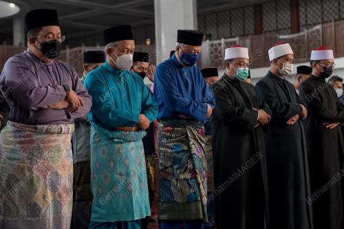 DATUK SERI ISMAIL SABRI YAAKOB