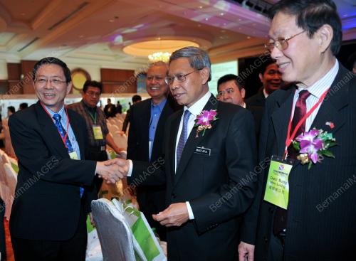 DATUK SERI MUSTAPA MOHAMED