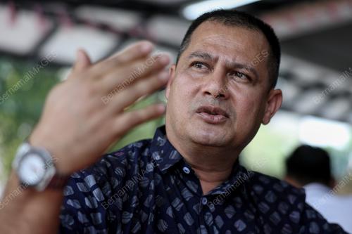 MENAIK TARAF PUSAT PENJAJA
