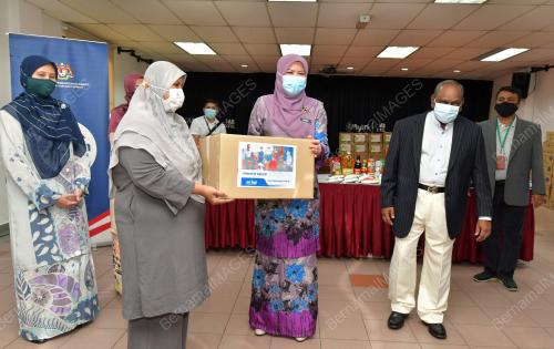 DATUK SERI RINA HARUN