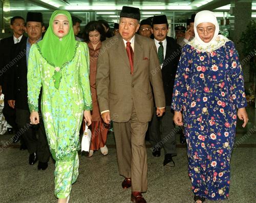 Salahuddin Abdul Aziz Shah & Siti Aishah