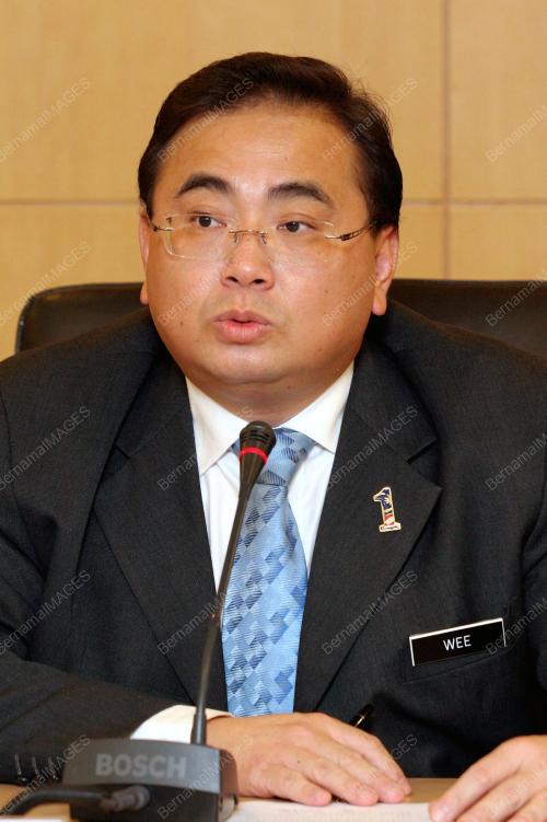 DATUK WEE KA SIONG