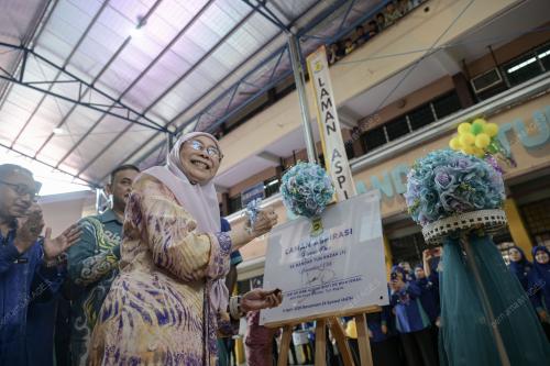 KL06_11042026 _WAN_AZIZAH