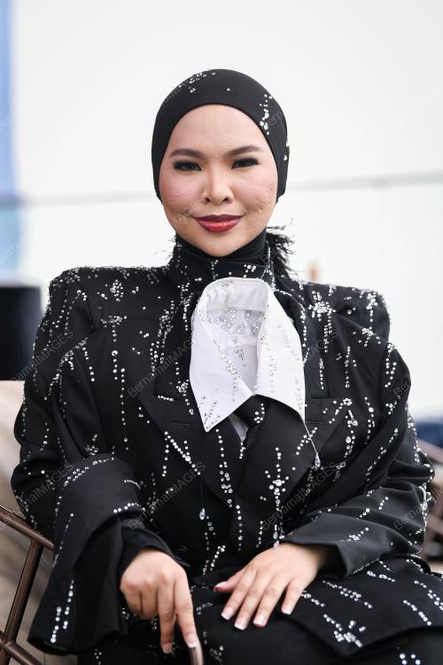 AINA ABDUL