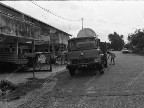 VAN TERBAKAR