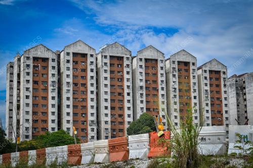 FLAT YANG DIHUNI TIDAK DIURUS DENGAN BAIK