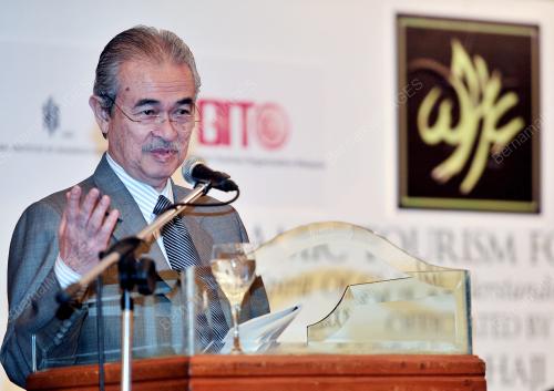 TUN ABDULLAH AHAMD BADAWI
