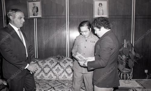 DR. MAHATHIR MOHAMAD