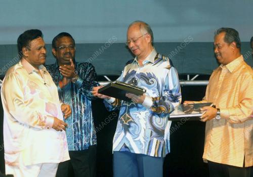 MOHD NAJIB TUN ABDUL RAZAK