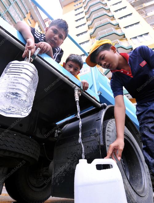 KL06_13012013_KRISIS_AIR_3