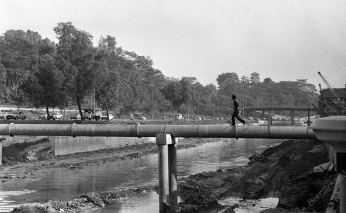 KL06_13081984_GELUNG_AIR