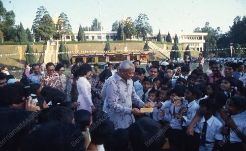 HARI KEPUTERAAN AGONG