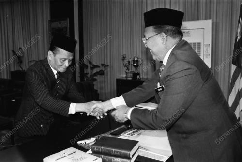 Datu Mustapha angkat sumpah