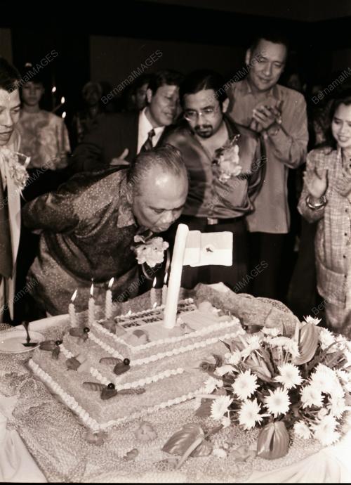 TUN ABDUL GHAFAR BIN BABA