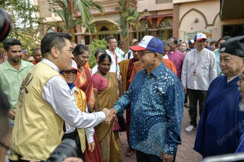 DATUK AARON AGO DAGANG