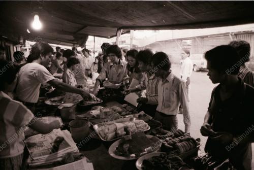 JUALAN KUIH DI BULAN PUASA